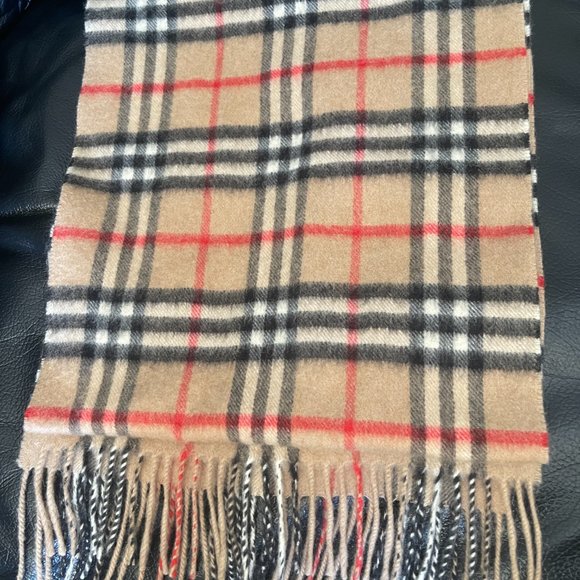 Burberry Traditional Checkered 100% Cashmere Medium Beige Scarf - Picture 7 of 11